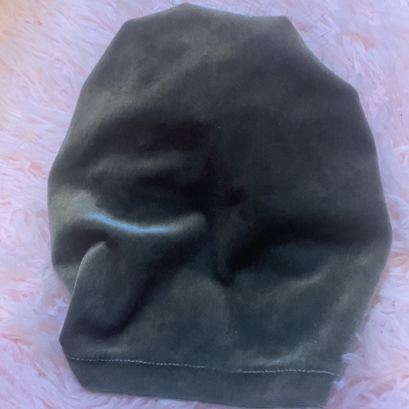 Silver/Grey Velour Toddler Turban Style Hat with Faux Fur Pom Pom - Picture 4 of 4